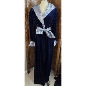 NWT Claire's Rose Blue Velvet Robe Size L Fancy  Glam Regal Cosplay Hollywood